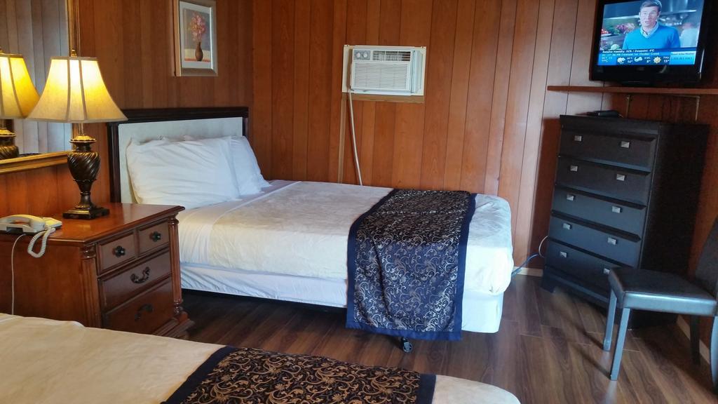 Blue Mountain Motel Pincher Creek Δωμάτιο φωτογραφία