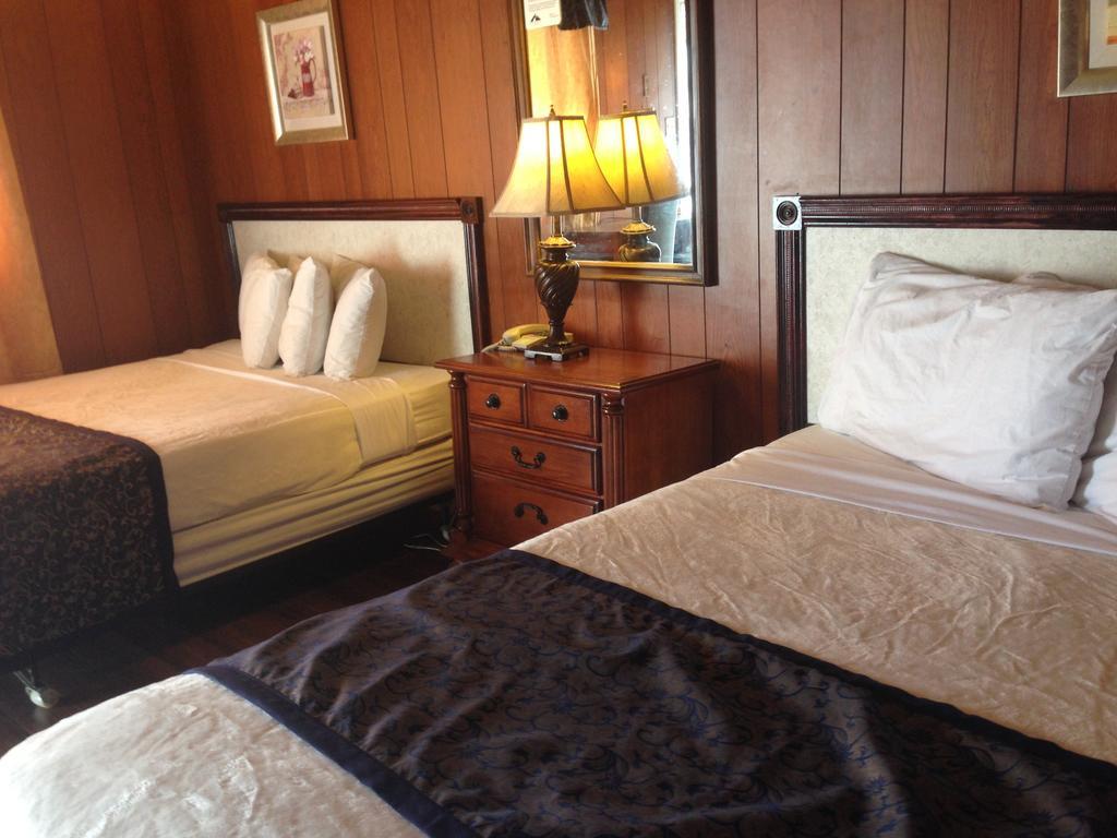 Blue Mountain Motel Pincher Creek Δωμάτιο φωτογραφία