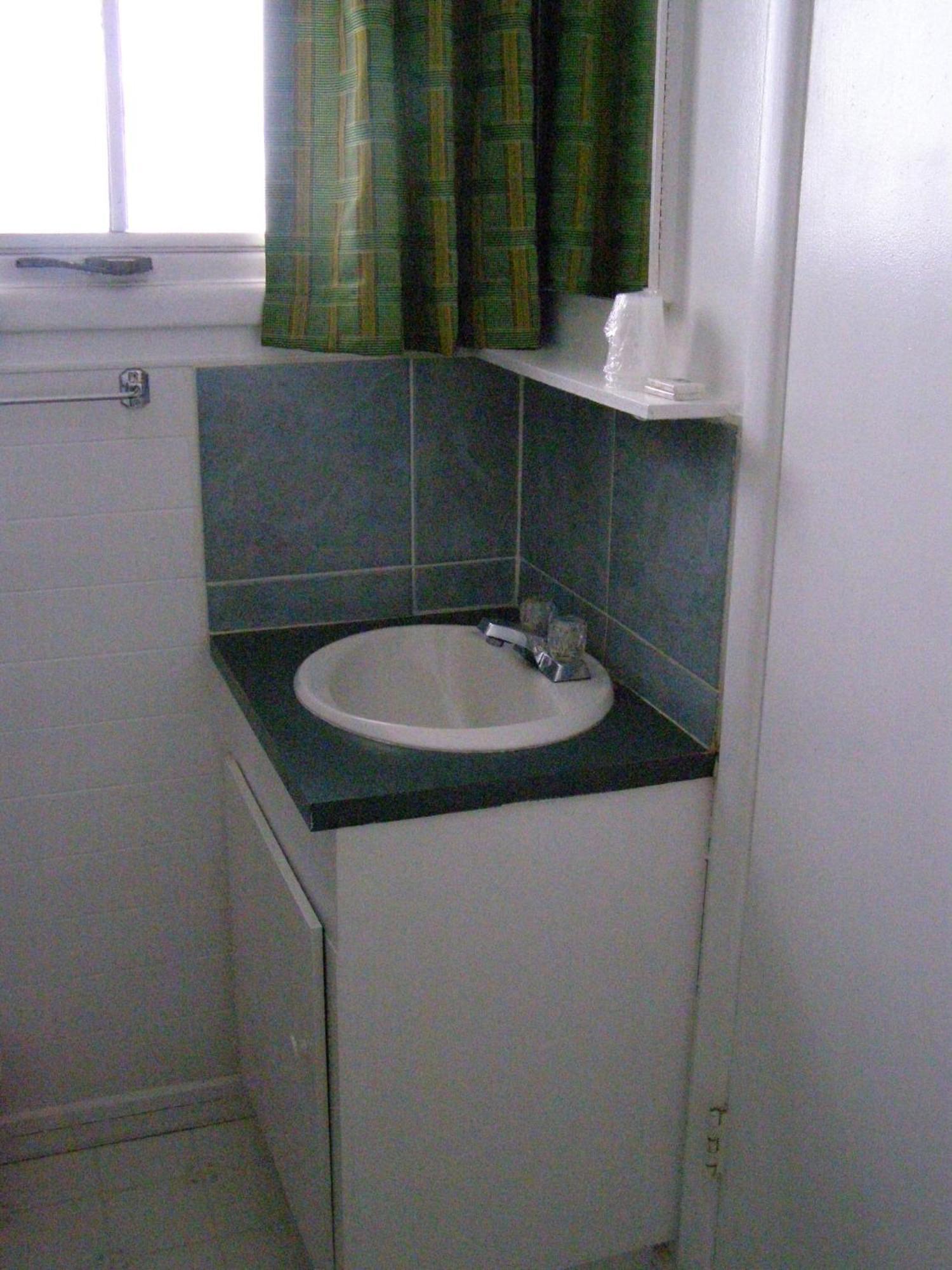 Blue Mountain Motel Pincher Creek Εξωτερικό φωτογραφία