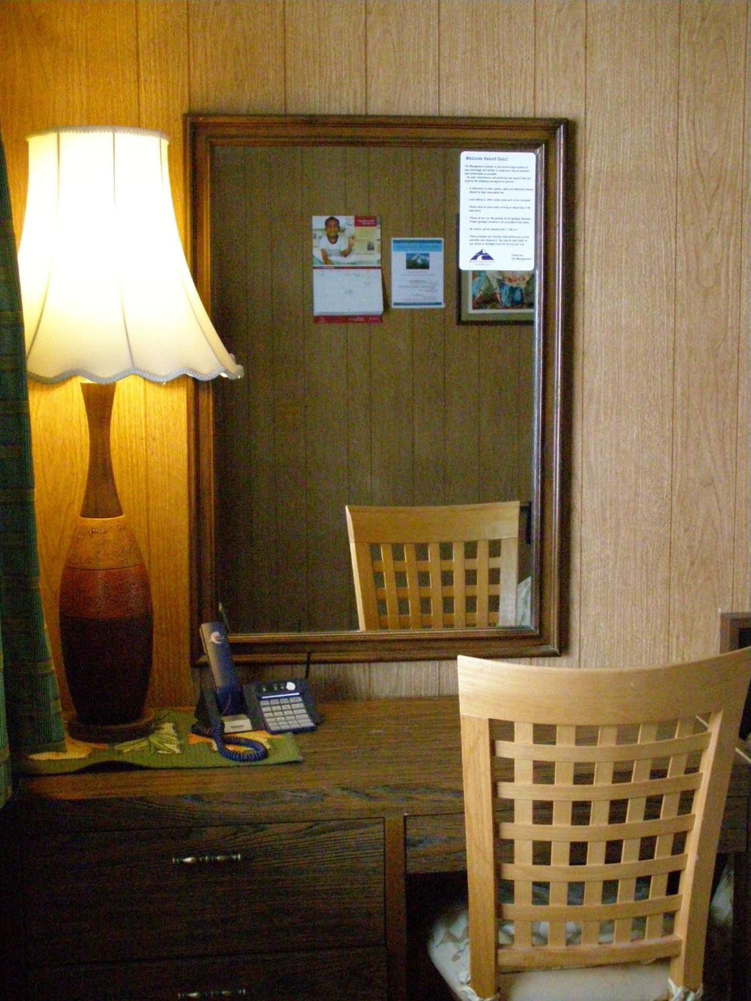 Blue Mountain Motel Pincher Creek Εξωτερικό φωτογραφία