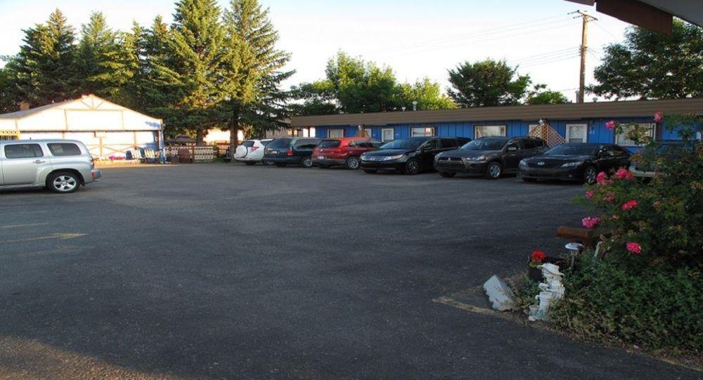 Blue Mountain Motel Pincher Creek Εξωτερικό φωτογραφία
