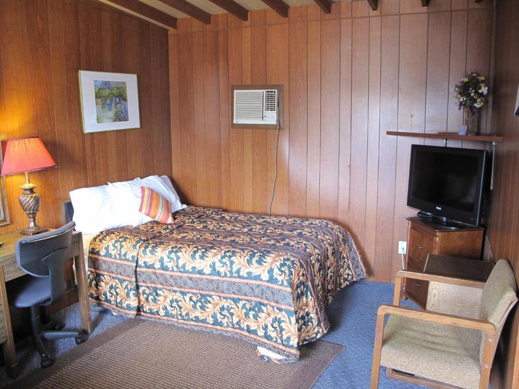 Blue Mountain Motel Pincher Creek Δωμάτιο φωτογραφία