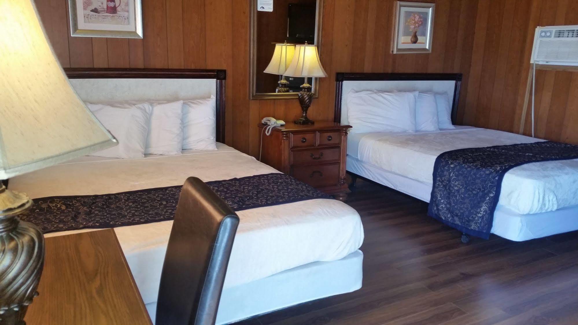 Blue Mountain Motel Pincher Creek Εξωτερικό φωτογραφία