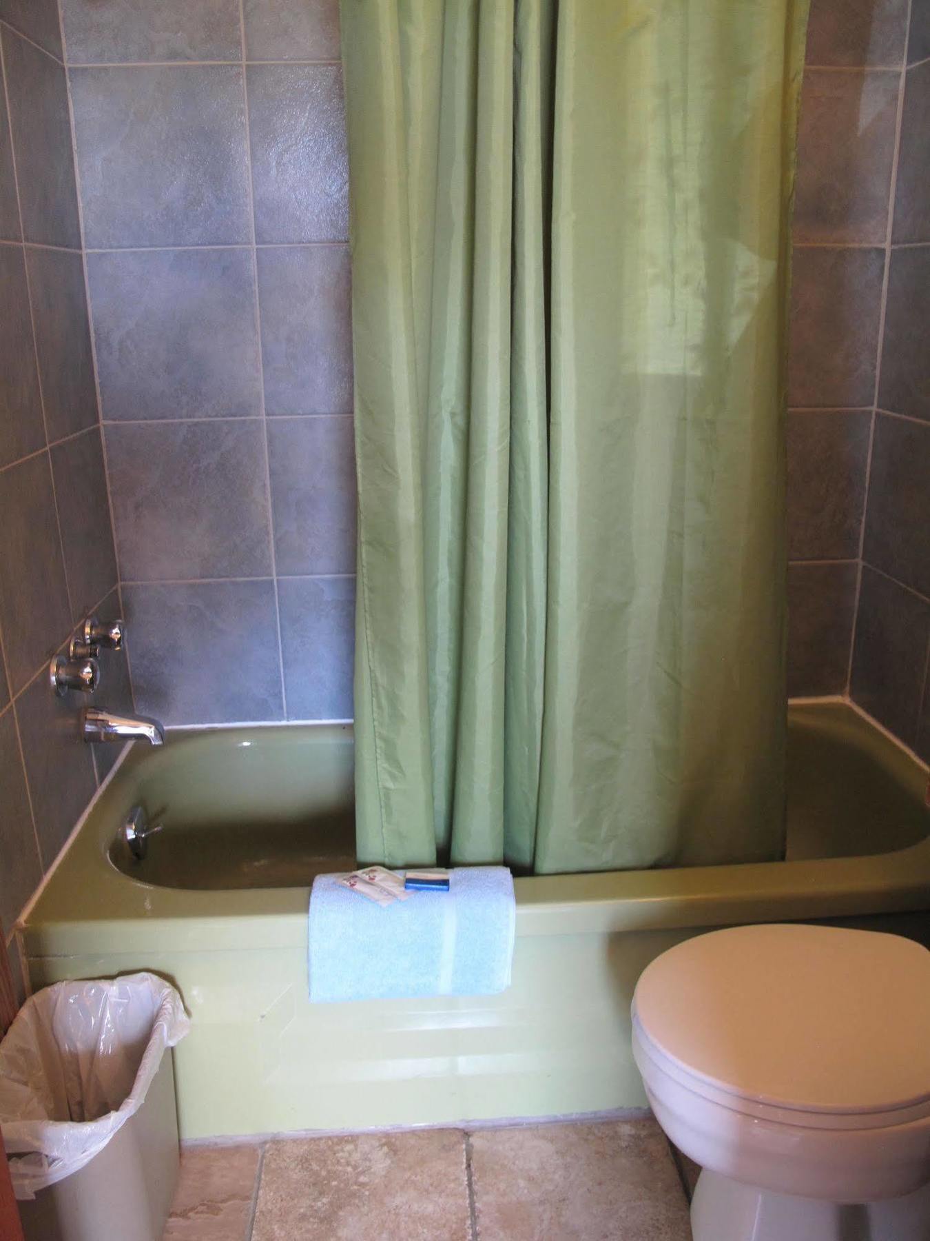 Blue Mountain Motel Pincher Creek Εξωτερικό φωτογραφία