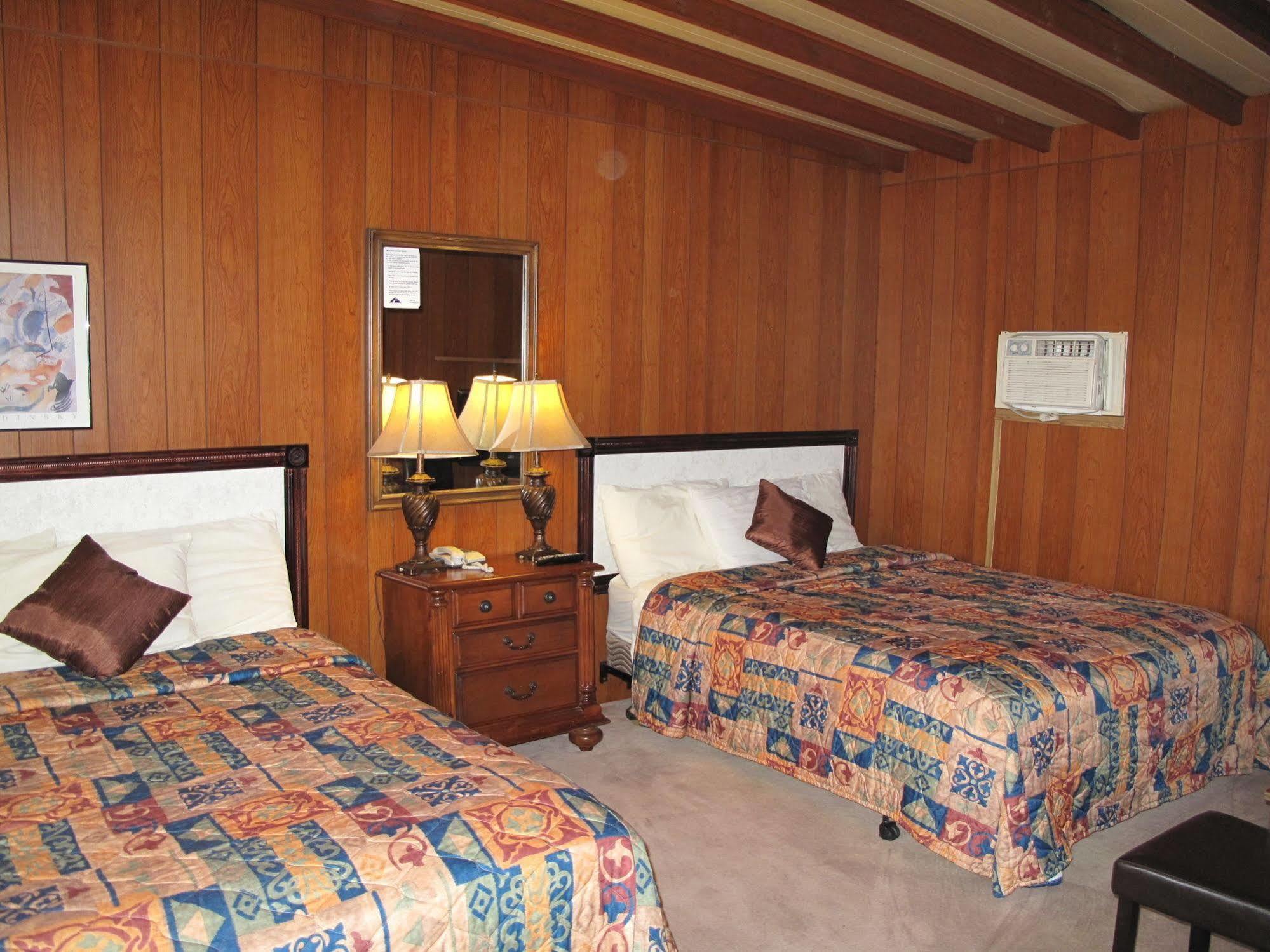Blue Mountain Motel Pincher Creek Εξωτερικό φωτογραφία