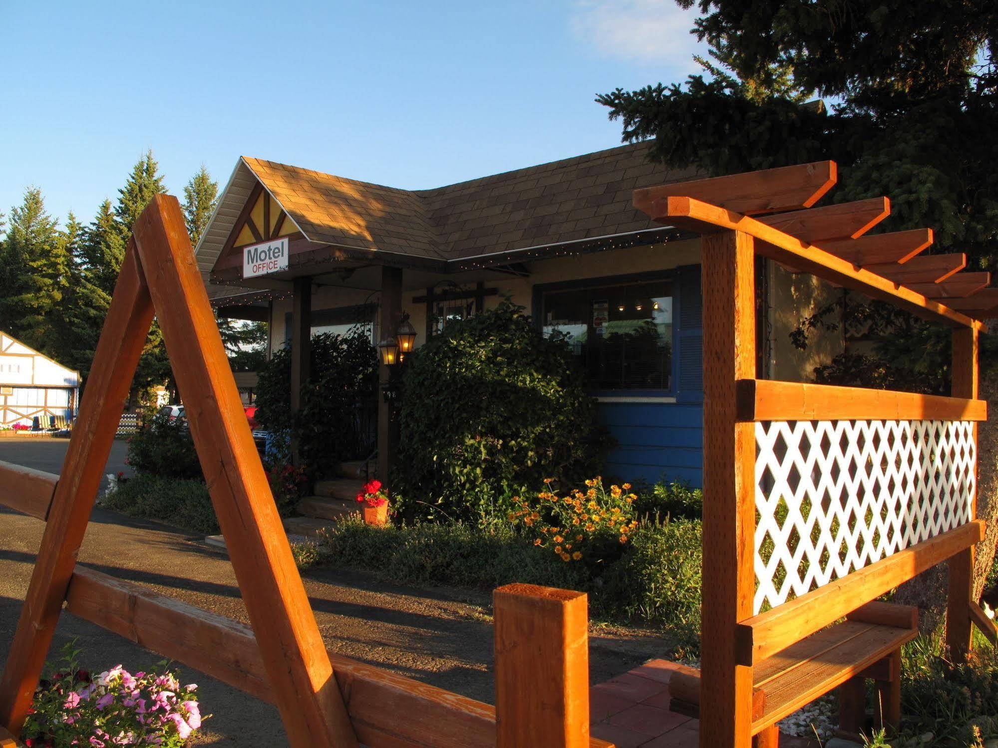 Blue Mountain Motel Pincher Creek Εξωτερικό φωτογραφία
