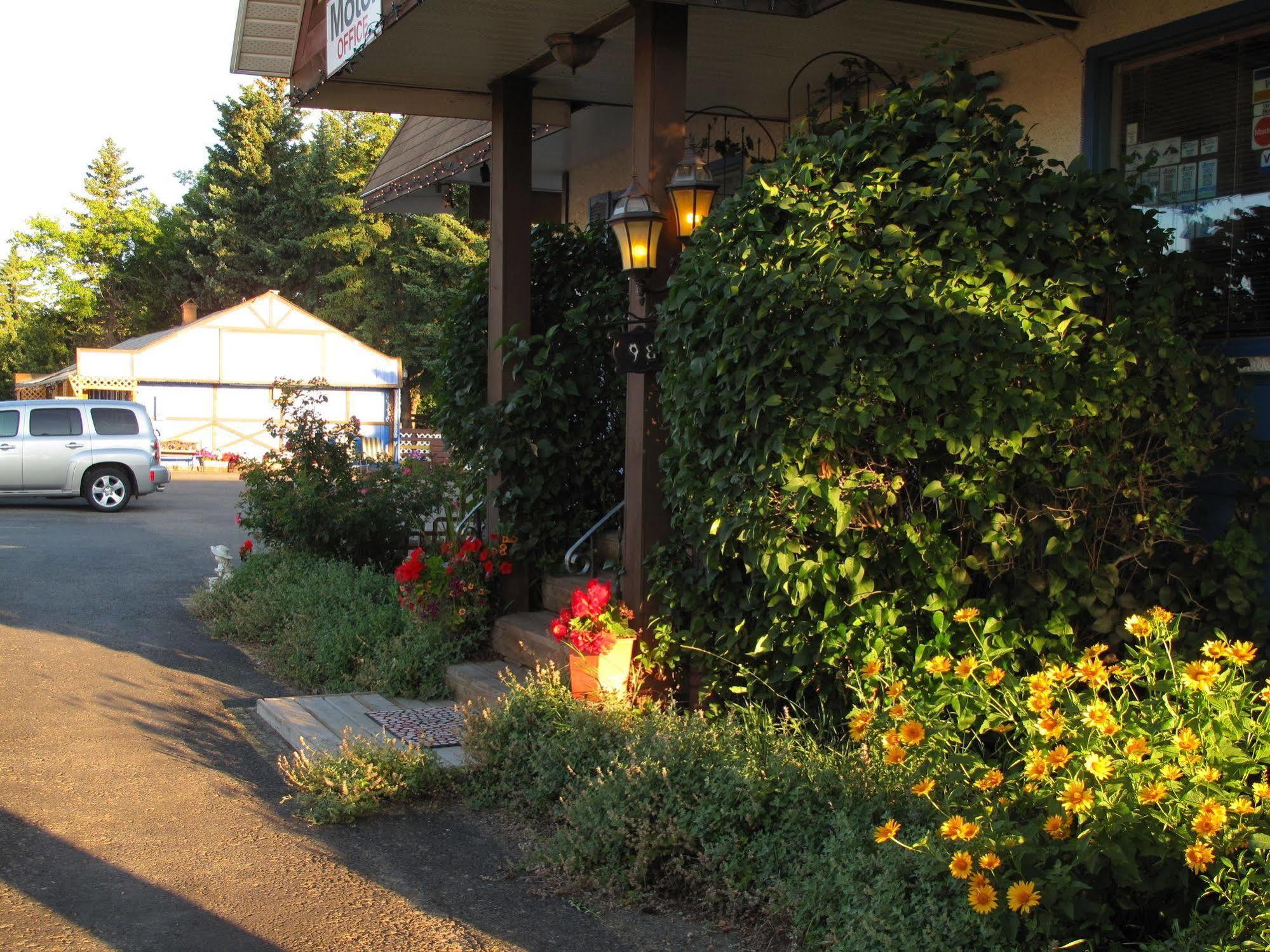 Blue Mountain Motel Pincher Creek Εξωτερικό φωτογραφία